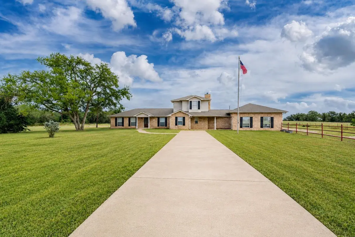 1506 Harwood Rd, Luling, TX 78648 - #1