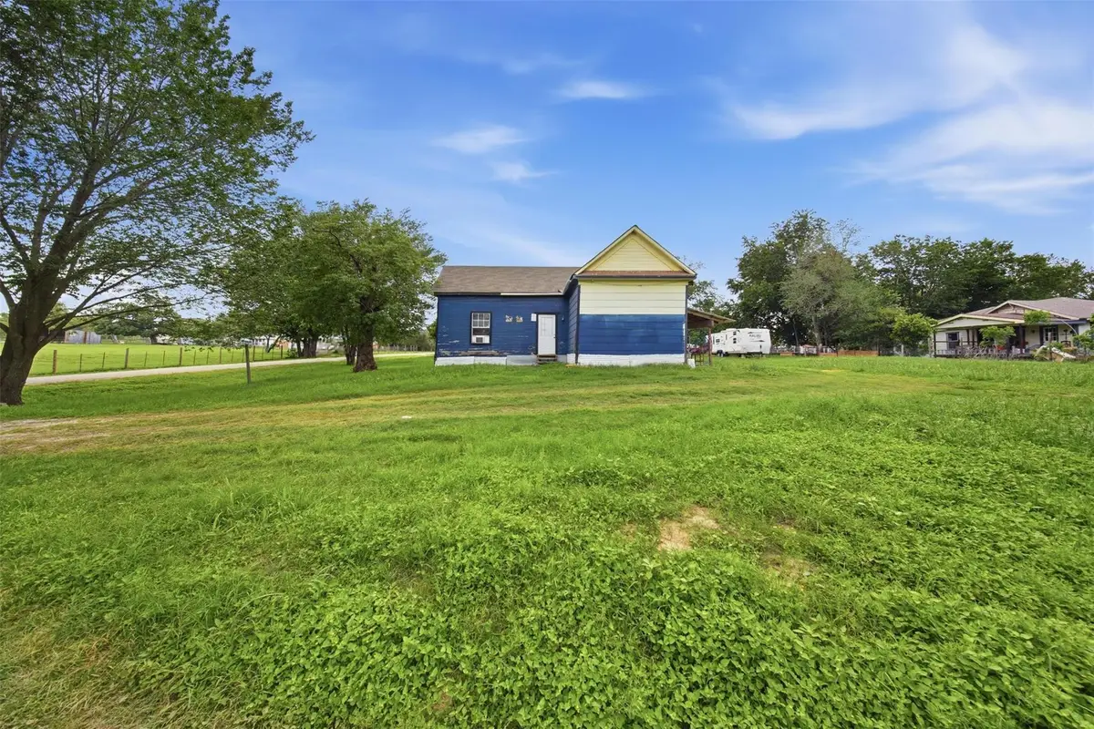 148 Brenham St, McDade, TX 78650 - #1