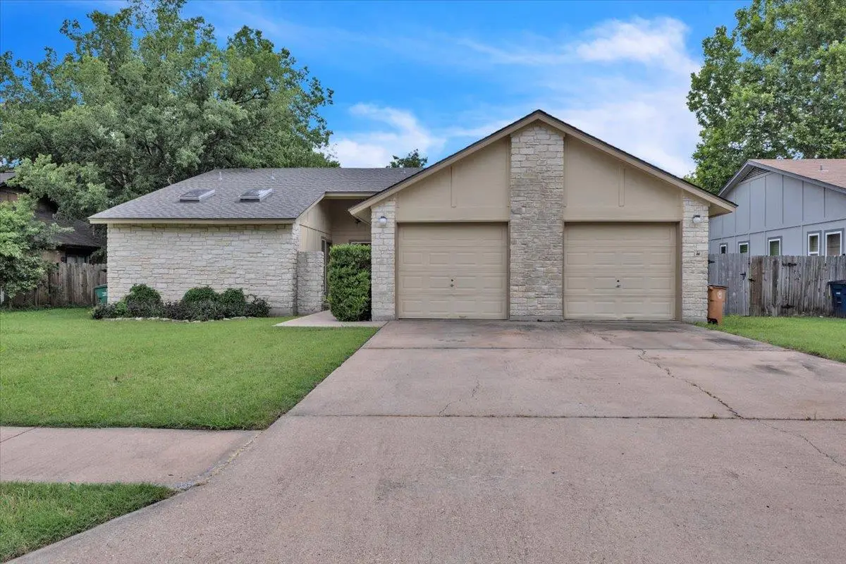 8713 Pineridge Dr, Austin, TX 78729 - #1