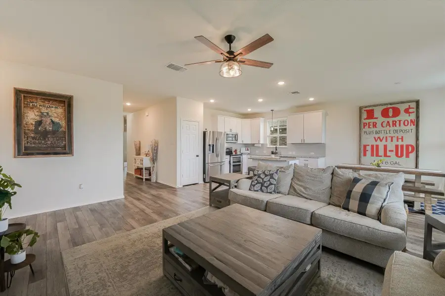 1915 T H Johnson Dr, Taylor, TX 76574 - #3