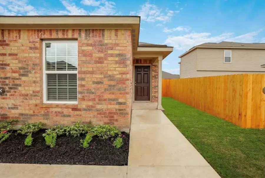 301 Crescent Park Dr, Jarrell, TX 76537 - #2