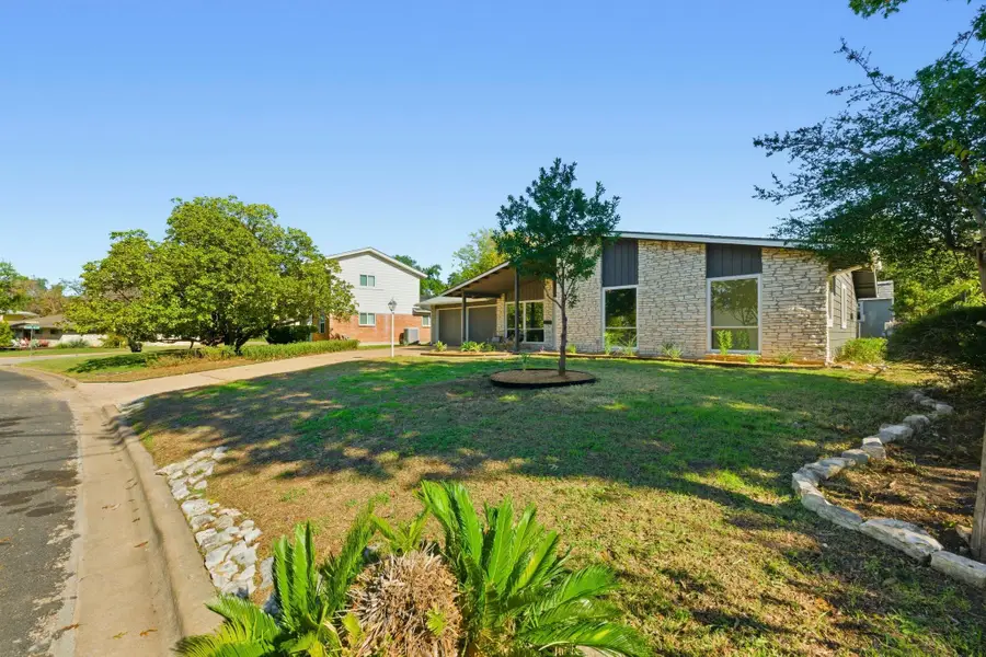 8109 Ripplewood Dr, Austin, TX 78757 - Image #2