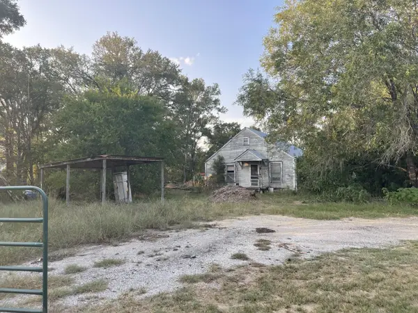 686 Fm 812, Red Rock, TX 78662