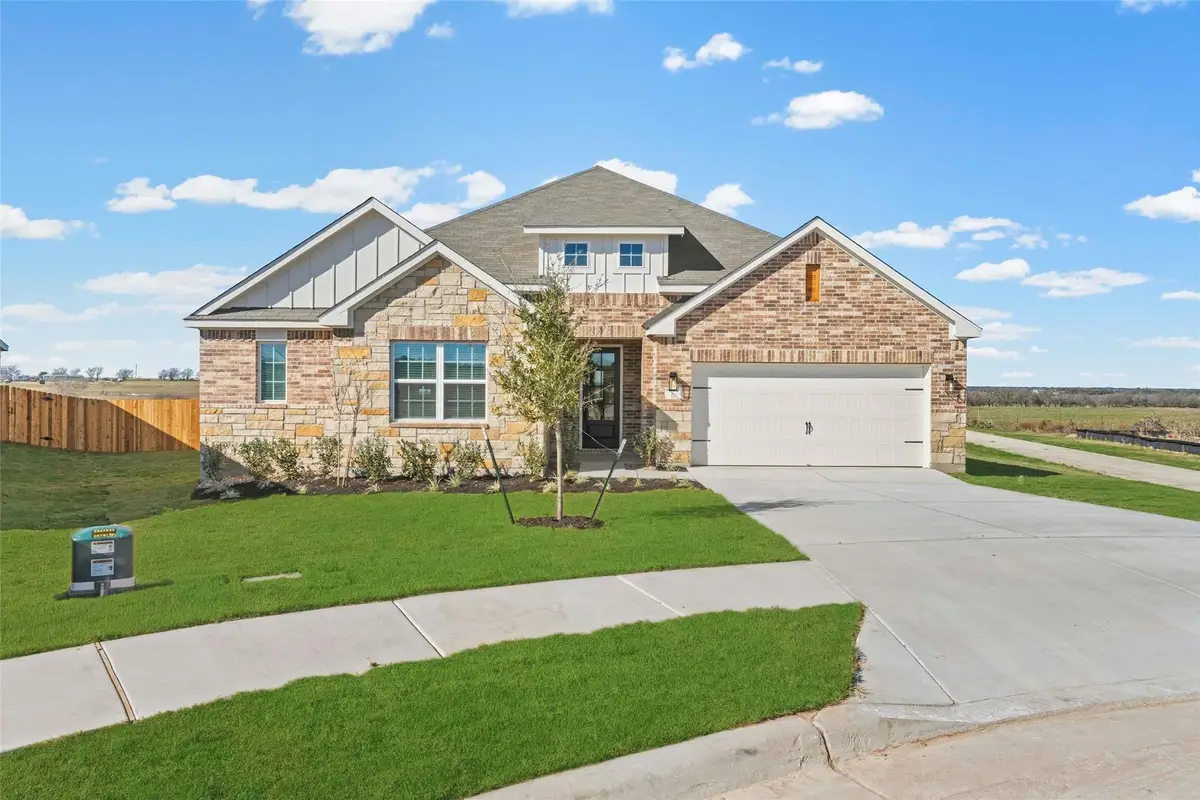 521 West Luna Blue Ln, Jarrell, TX 76537 - #1