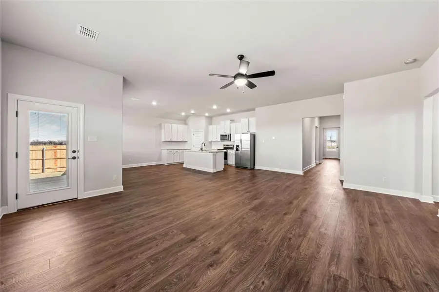 521 West Luna Blue Ln, Jarrell, TX 76537 - #3