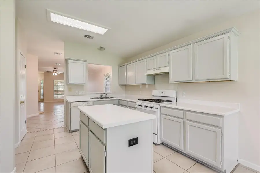 2204 Joshua Cv, Round Rock, TX 78665 - Image #2