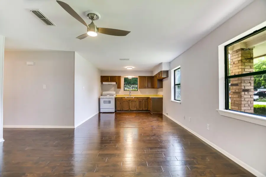 1405 Adams St, Taylor, TX 76574 - #3