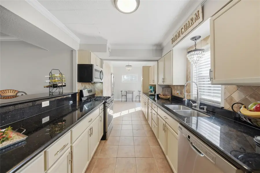 1702 Rampart St, Columbus, TX 78934 - #3