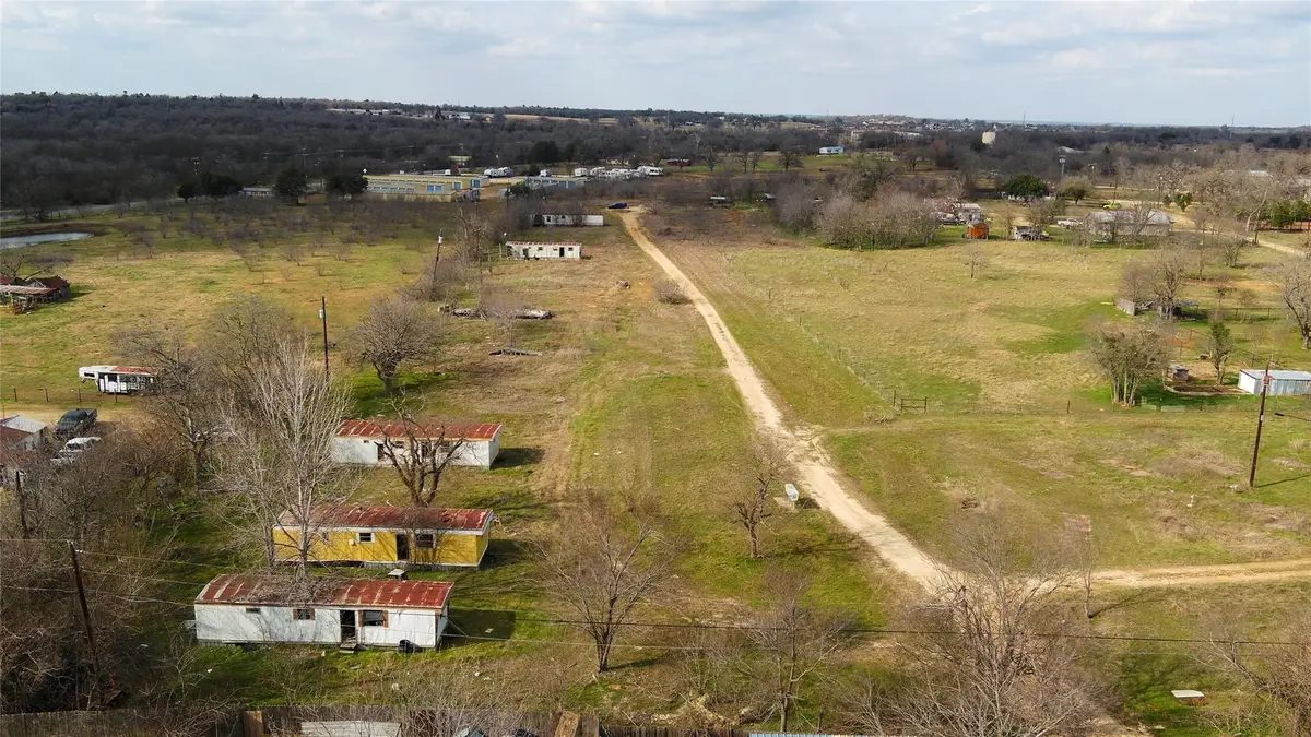 915 San Gabriel St, Rockdale, TX 76567 - #1