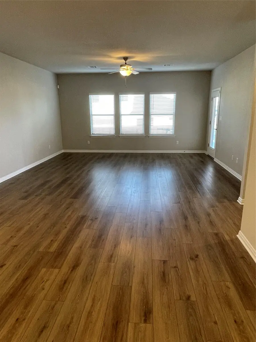 105 Sun Grove Trl, Georgetown, TX 78628 - Image #3