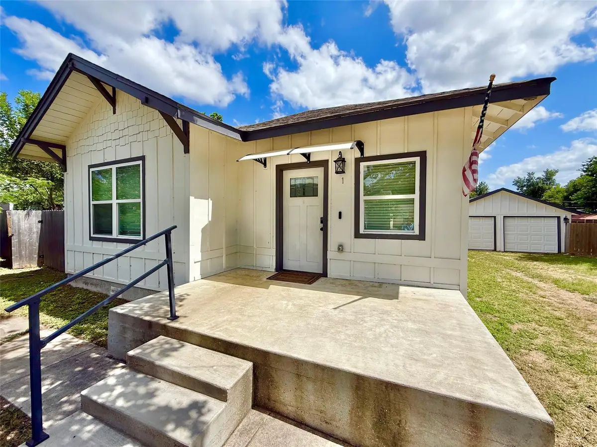 1401 W 7th St, Taylor, TX 76574 - #1