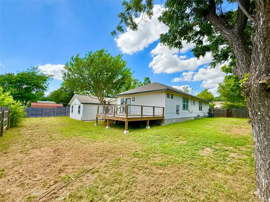 1401 W 7th St, Taylor, TX 76574 - #3