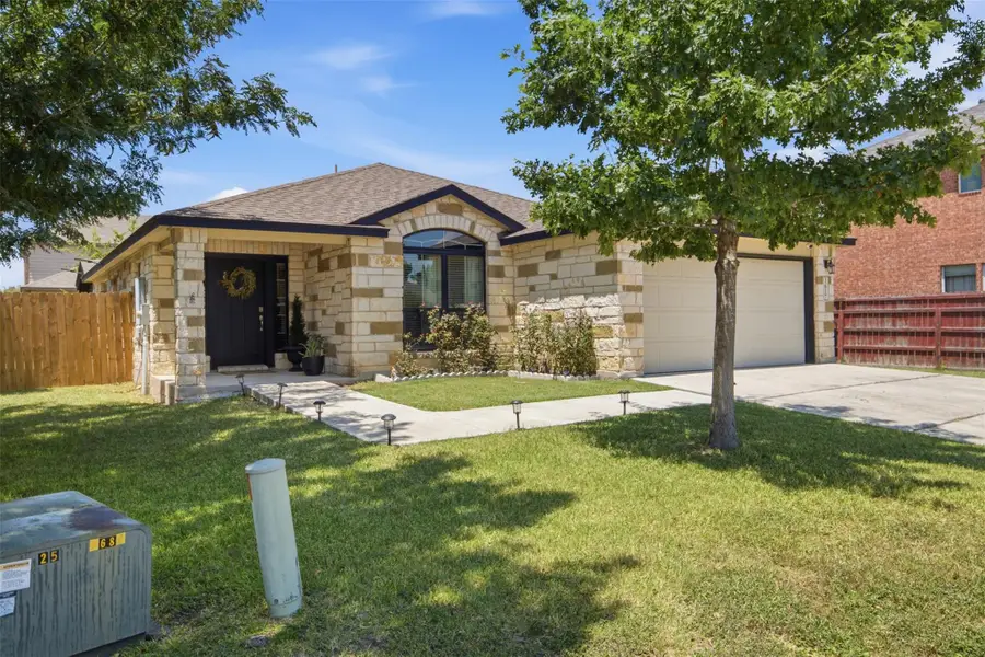 1617 Sunflower St, Lockhart, TX 78644 - #3