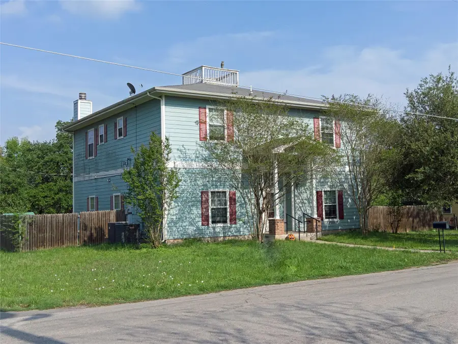 618 Pecos St, Lockhart, TX 78644 - Image #2