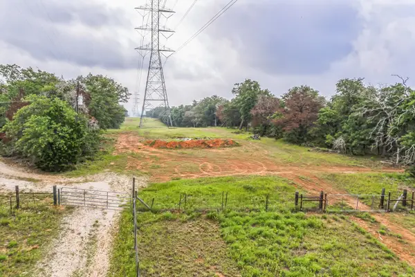 1360 Sand Hills Rd #A, Red Rock, TX 78662