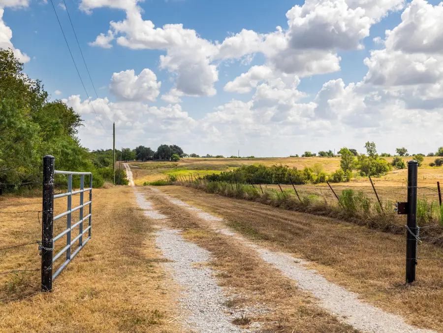 1501 County Road 421, Taylor, TX 76574 - #2