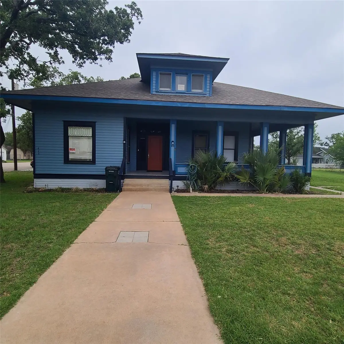 615 E Washington St, Giddings, TX 78942 - #1