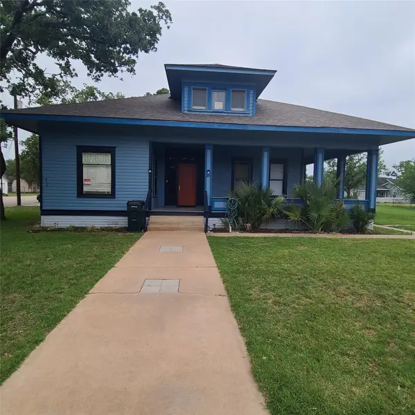 615 E Washington St, Giddings, TX 78942