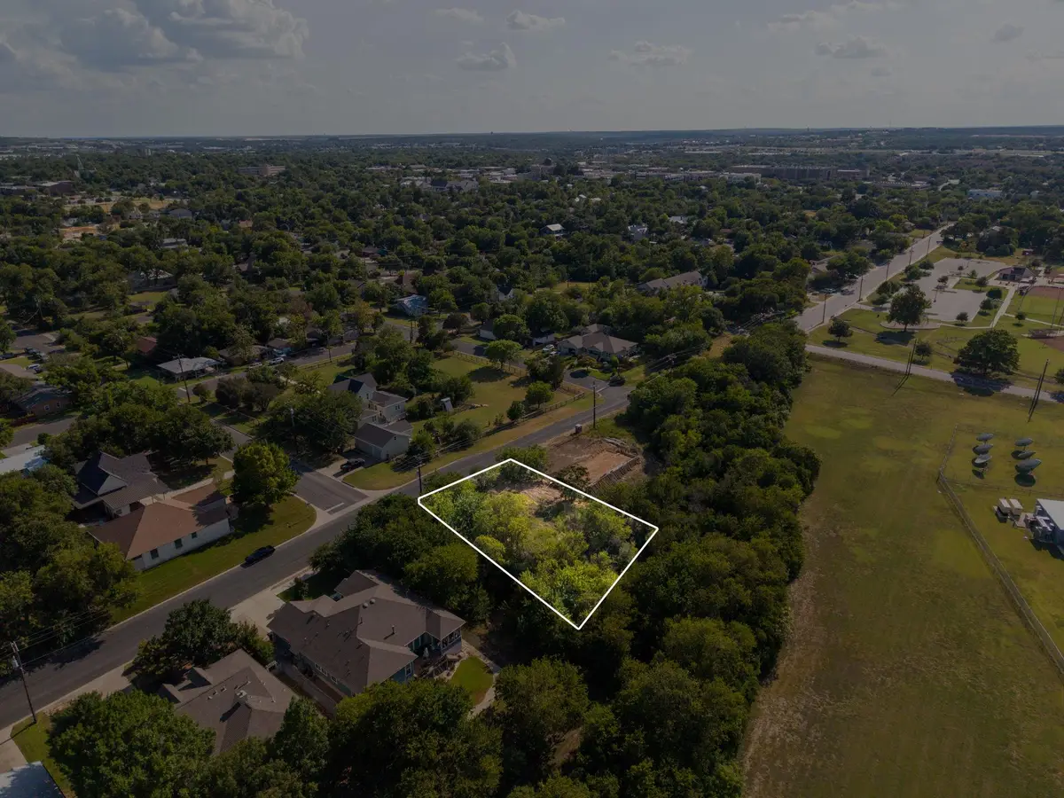 707 E 2nd St, Georgetown, TX 78626 - #1
