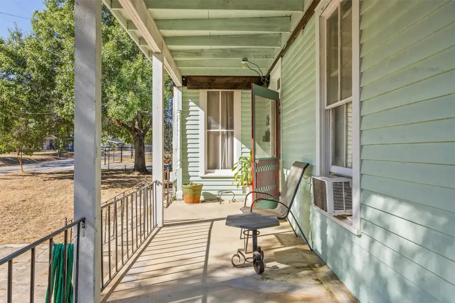 606 W Bell Ave, Rockdale, TX 76567 - Image #3