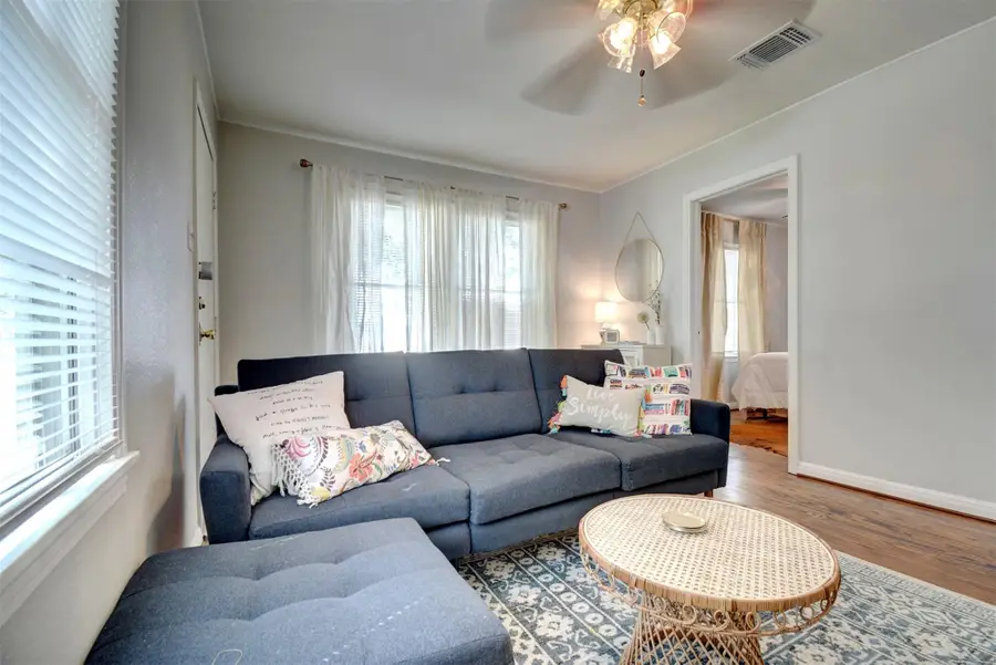 508 Turney St, Smithville, TX 78957 - #2