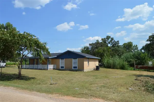 245 Flaming Oak Dr, Bastrop, TX 78602