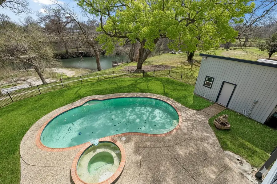 54 S Hampton Dr, Seguin, TX 78155 - #2