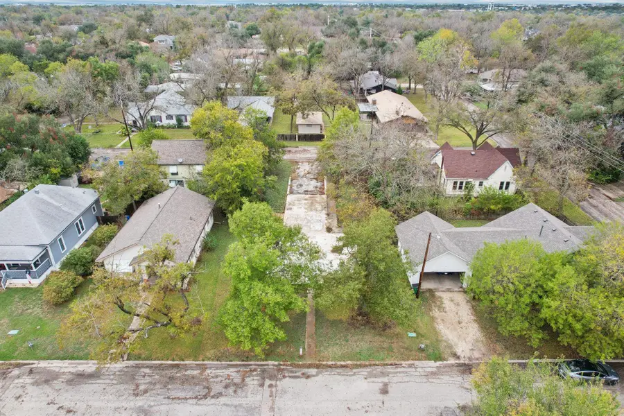 904 James St, Taylor, TX 76574 - Image #2