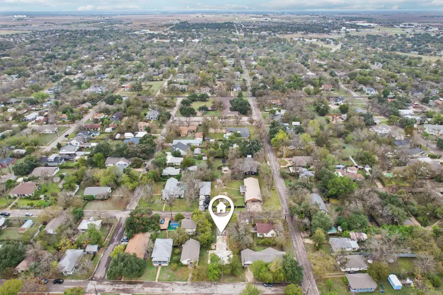 904 James St, Taylor, TX 76574 - Image #3