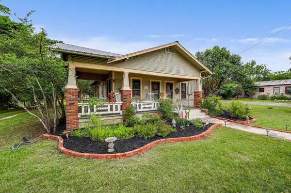 719 Elm St, Blanco, TX 78606