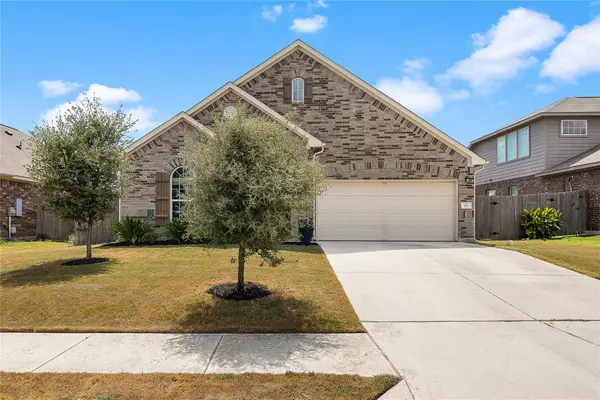 521 Hendelson Ln, Hutto, TX 78634