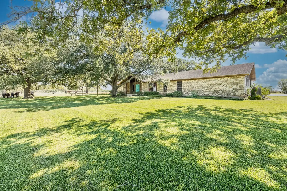 2405 County Road 239, Gonzales, TX 78629 - Image #1