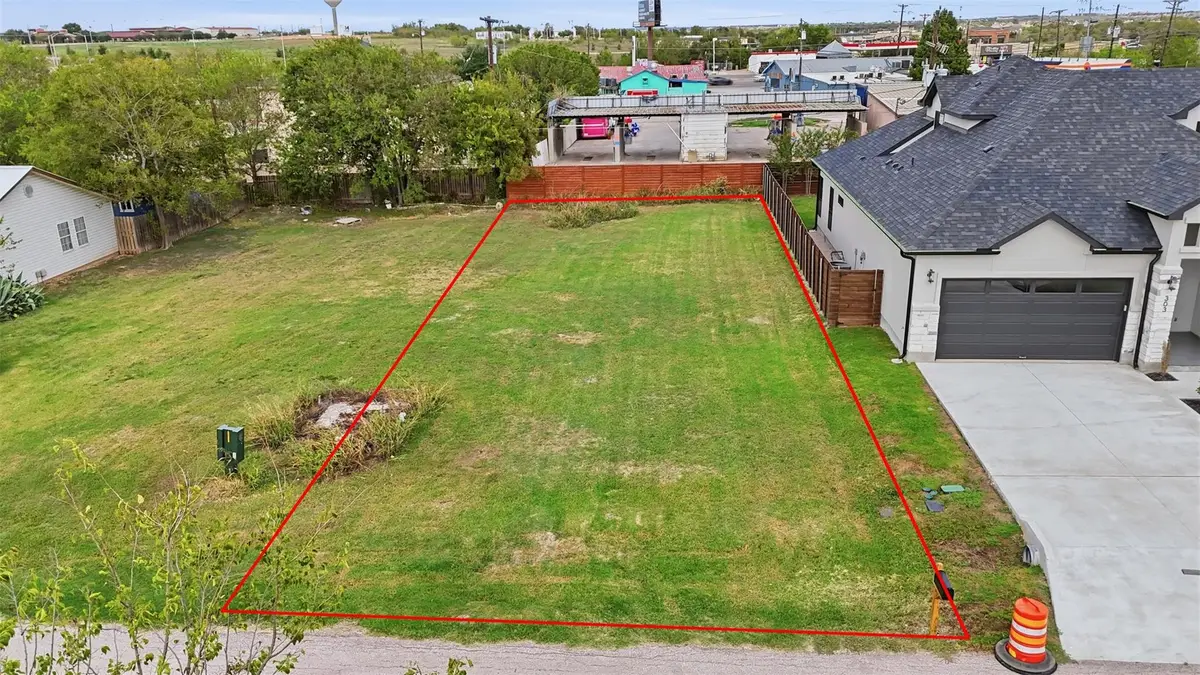 305 W Lane Ave, Manor, TX 78653 - #1