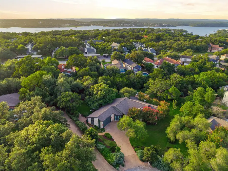 208 Phlox Dr, Lakeway, TX 78734 - #2
