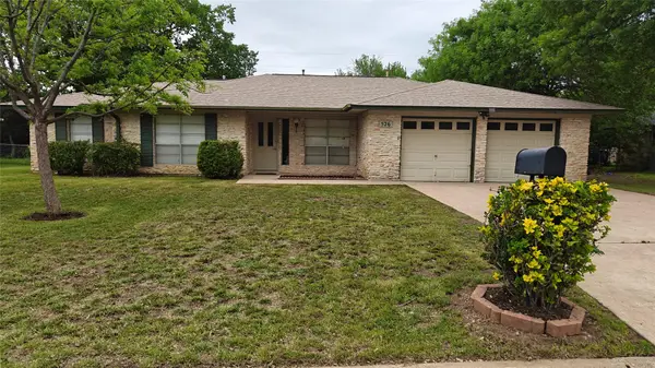 526 Dennis Dr, Round Rock, TX 78664