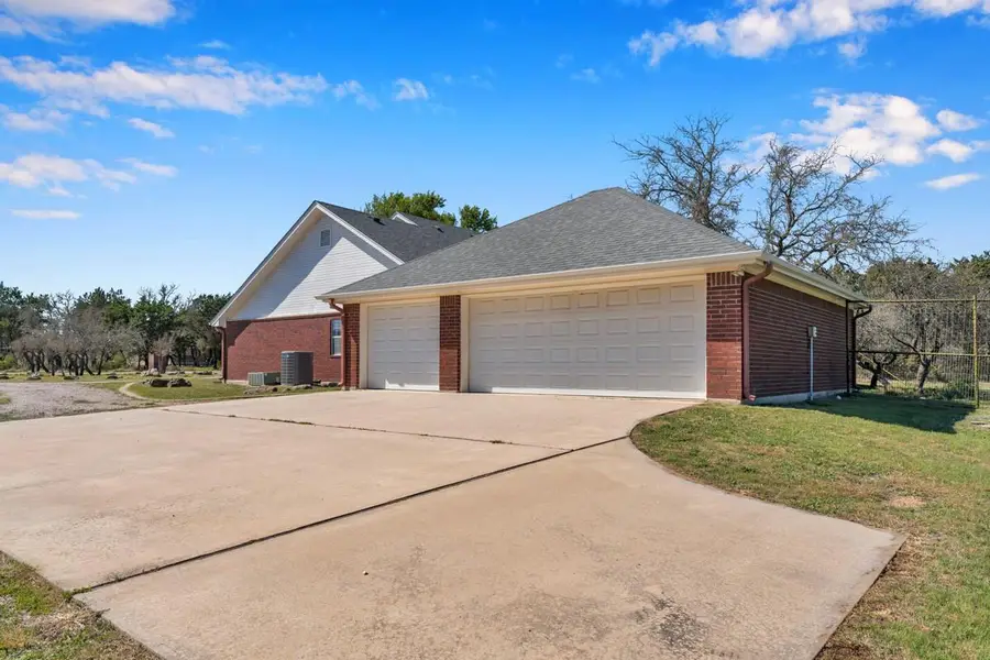 107 N Oak Vista Dr, Burnet, TX 78611 - #2
