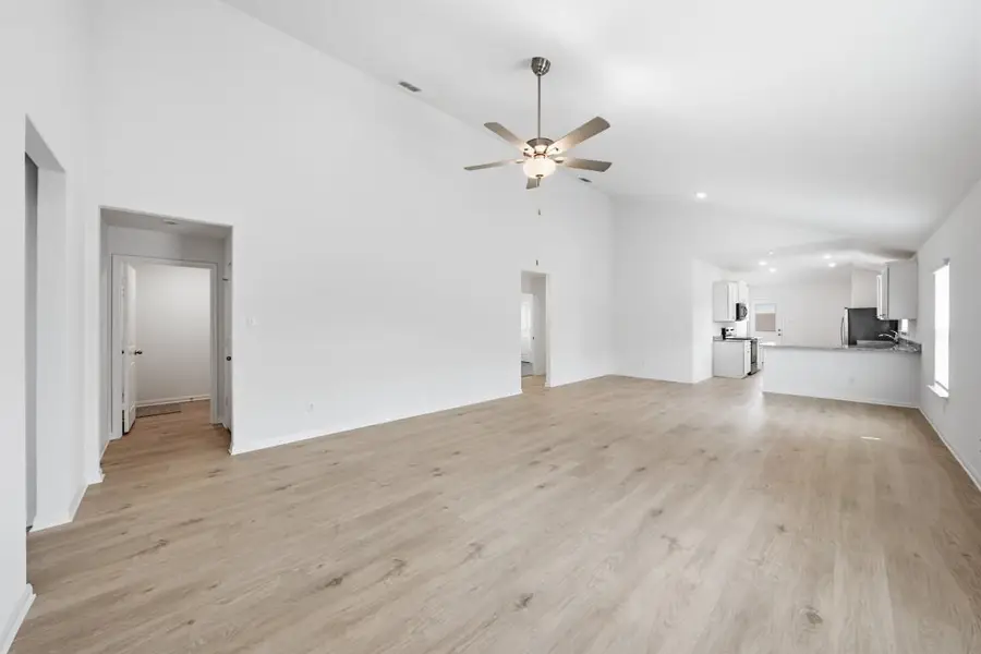 237 W Luna Blue Ln, Jarrell, TX 76537 - #3