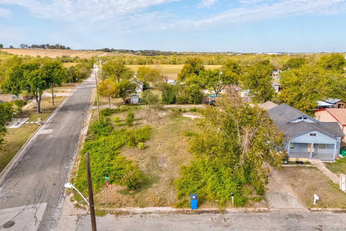 708 Maple St, Taylor, TX 76574 - #1
