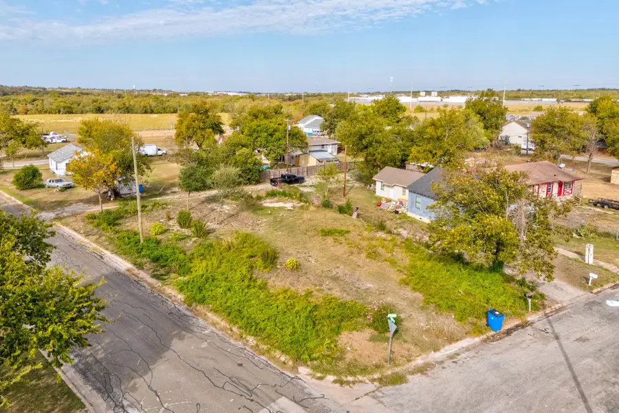 708 Maple St, Taylor, TX 76574 - #3