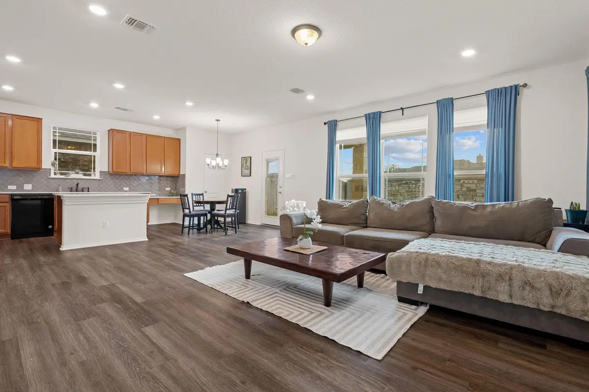 209 Sage Derby Dr, Hutto, TX 78634 - #1