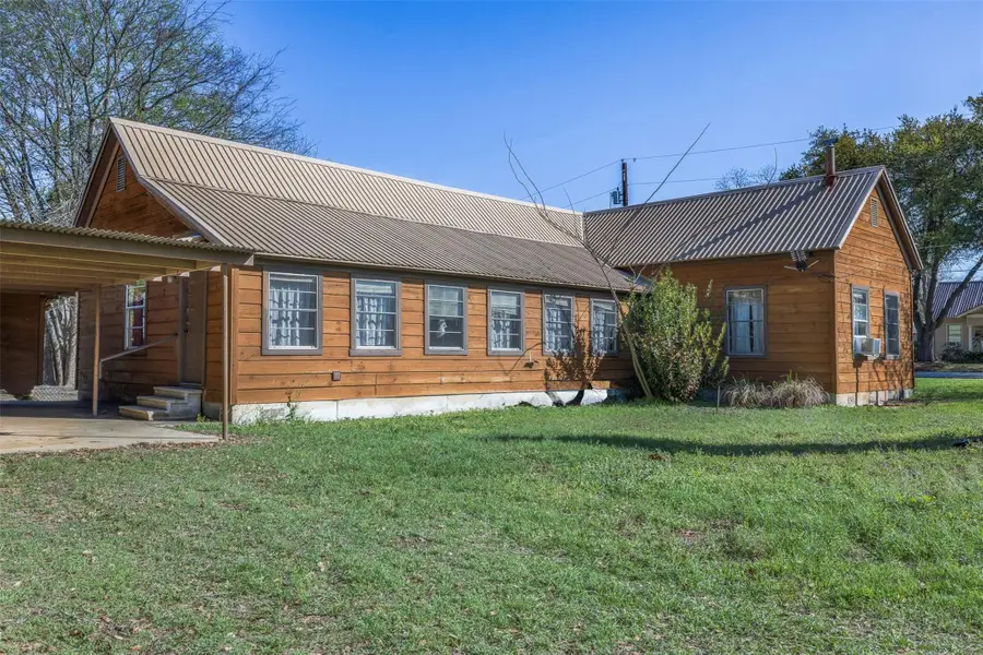 809 N Main St, Lexington, TX 78947 - #3