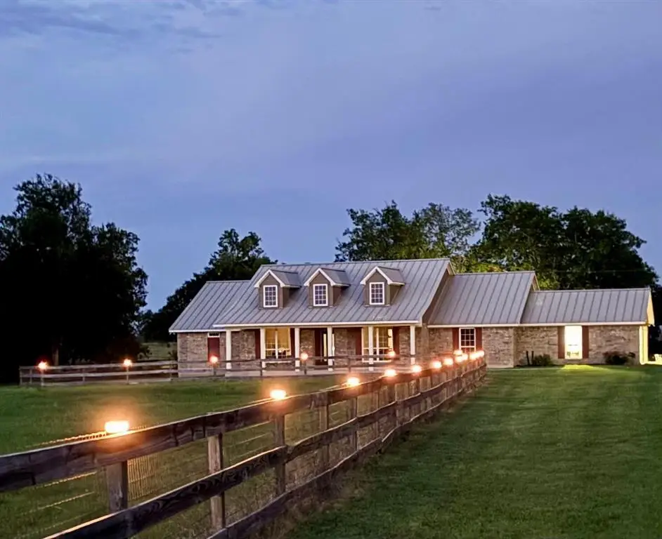 424 N Crawford Ln N, Bartlett, TX 76511 - Image #1