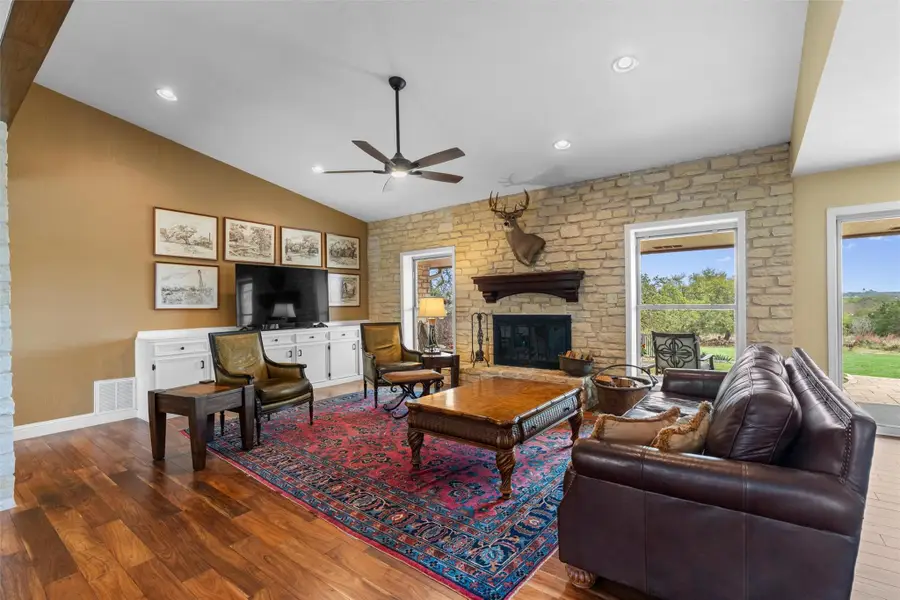 404 Skyline Rd, Georgetown, TX 78628 - #2