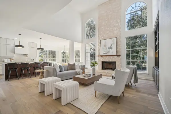 10 Lost Meadow Trl, The Hills, TX 78738