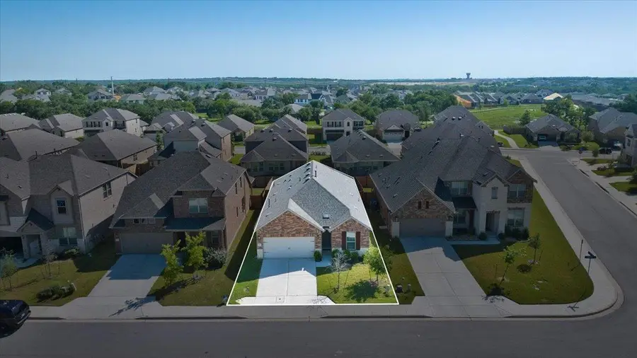 104 Raleigh Dr, Georgetown, TX 78633 - #2
