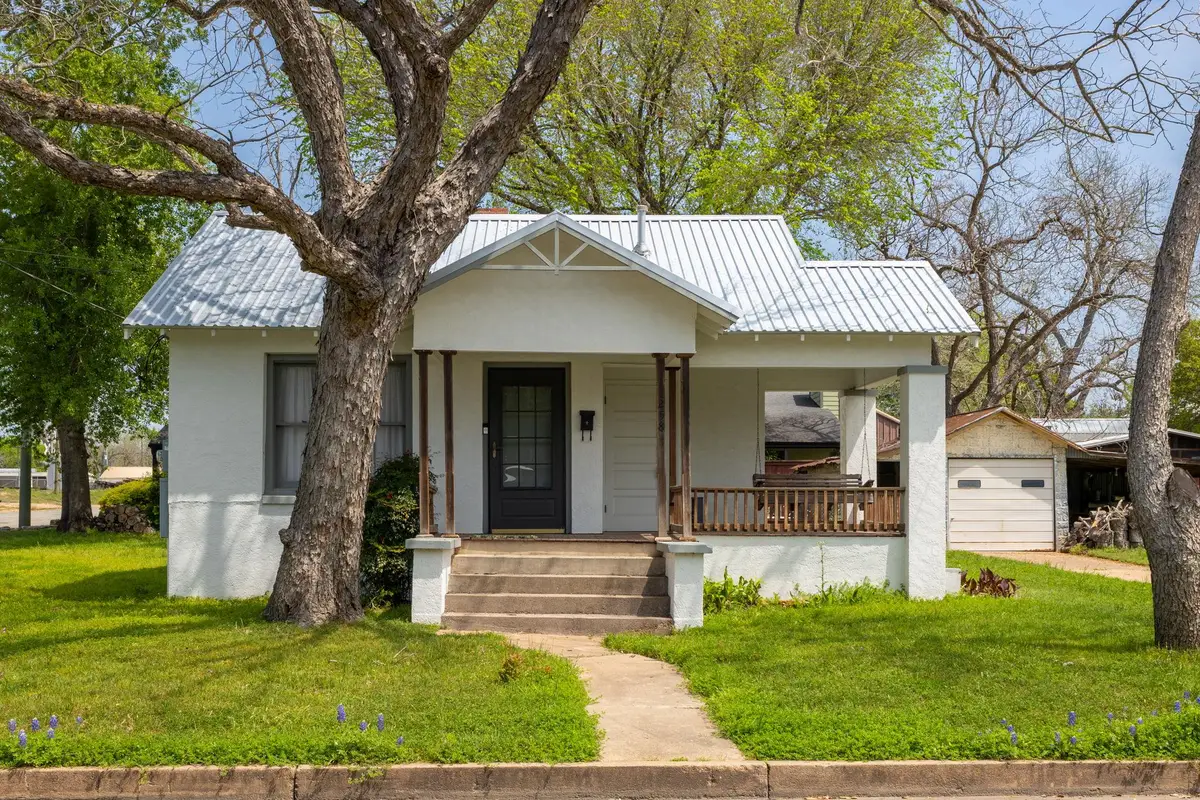 258 N Water St, La Grange, TX 78945 - #1