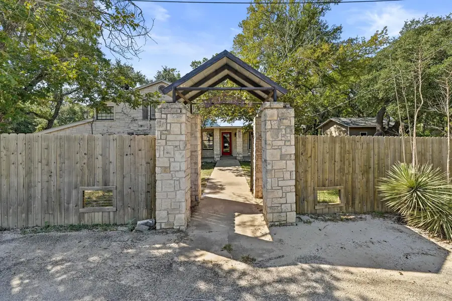 1005 4th St, Blanco, TX 78606 - Image #2