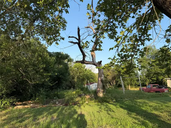 602 Burkett St, Taylor, TX 76574