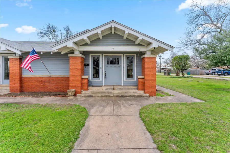 501 E 6th St, Cameron, TX 76520 - #2