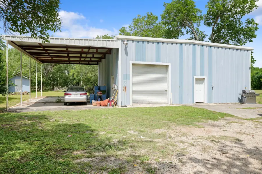 1320 W San Antonio St, Lockhart, TX 78644 - #2